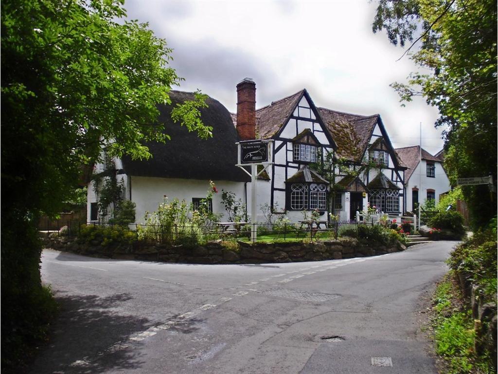 White Horse Inn Woolstone  Exterior photo